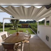 Pergola aus Aluminium mit Tecnic-Abdeckung