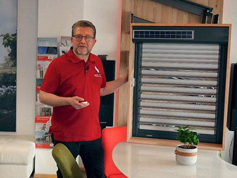 Welzl Bernhard zeigt Bubendorff Solar Rollladen